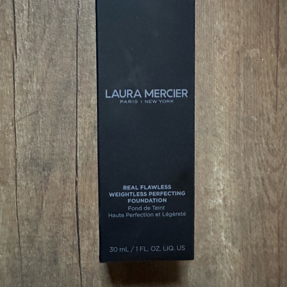 Laura Mercier Real Flawless Weightless Perfecting Waterproof Foundation
